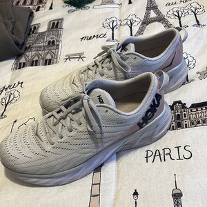 Hoka One One Arahi 4